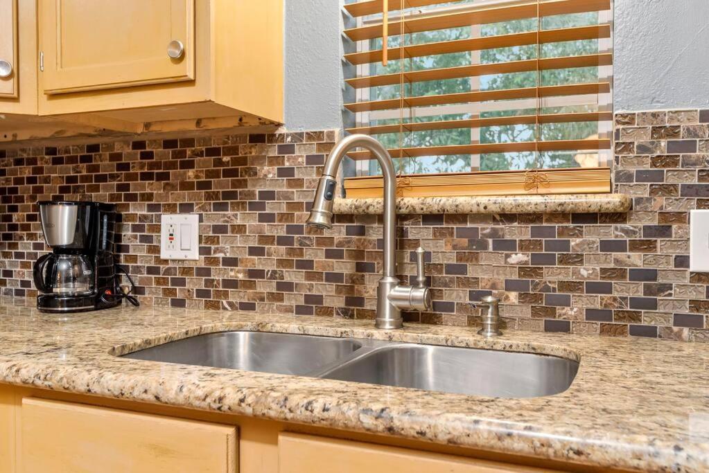 Sunnyside Retreat Apartment Bacliff Ngoại thất bức ảnh